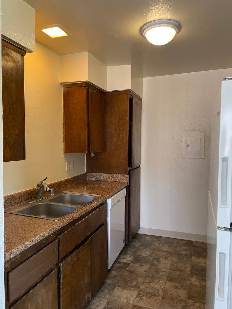 Apartment for rent at 551 W Ashlan Ave, Clovis, CA 93612