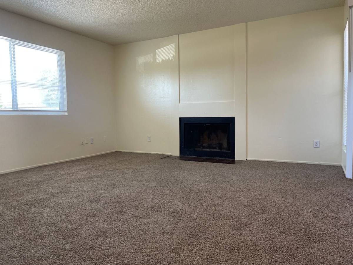 Apartment for rent at 551 W Ashlan Ave, Clovis, CA 93612