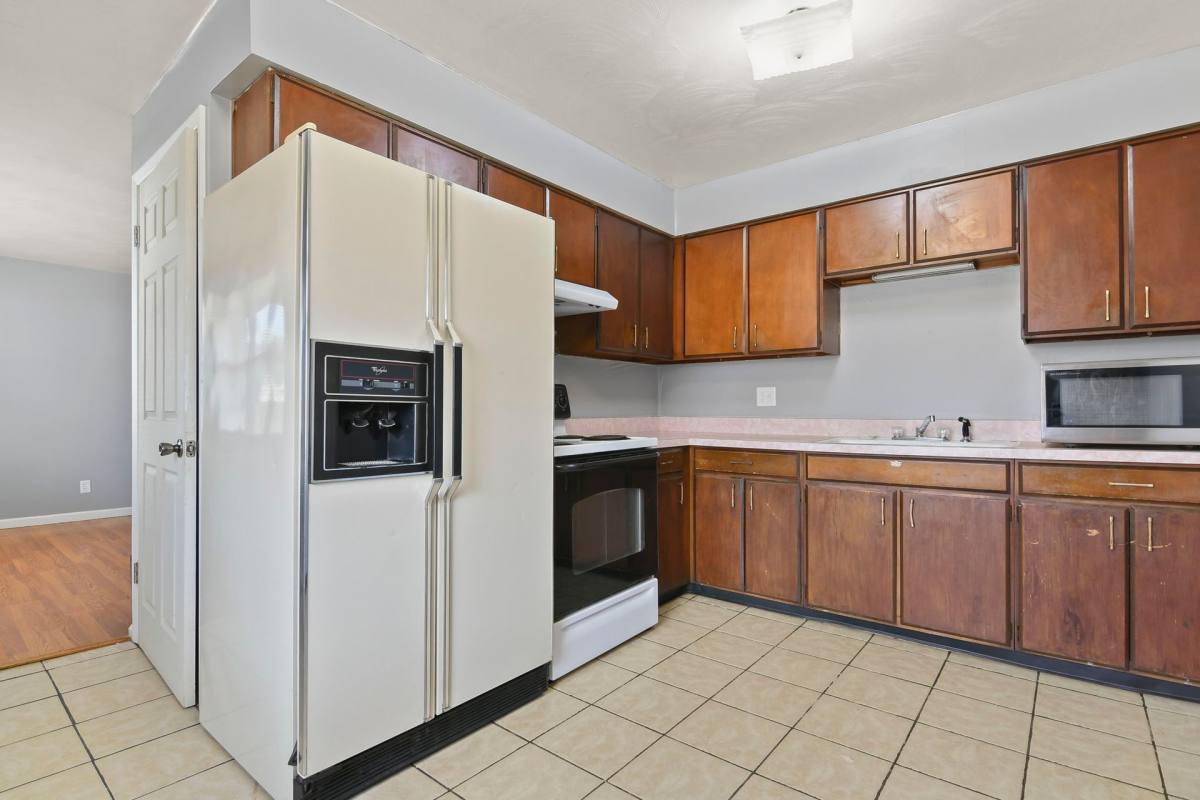 Apartment for rent at 2271-2277 E Laurel, Springfield, IL 62703