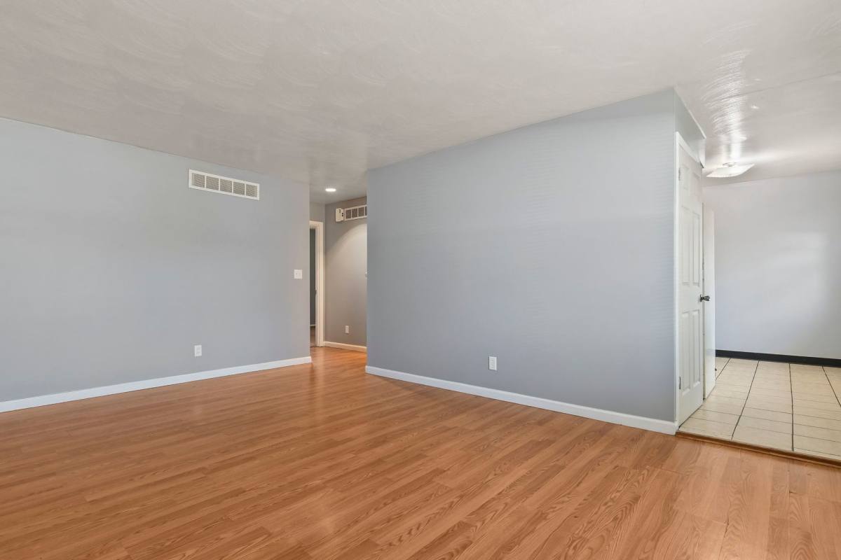 Apartment for rent at 2271-2277 E Laurel, Springfield, IL 62703
