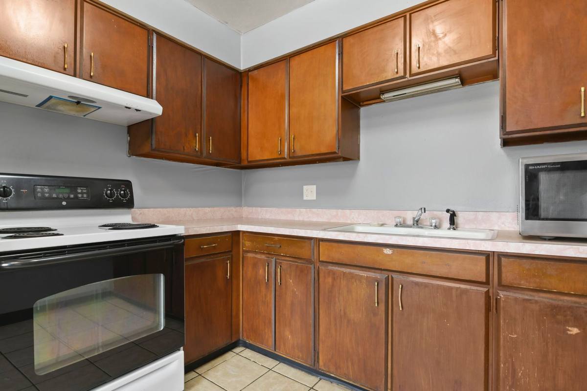 Apartment for rent at 2271-2277 E Laurel, Springfield, IL 62703