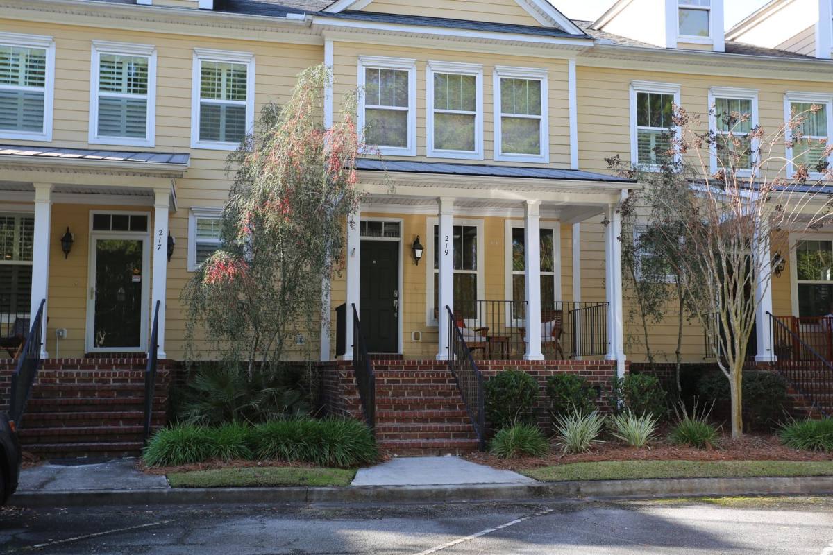 Townhouse for rent at 219 Lake View Dr, Pooler, GA 31322