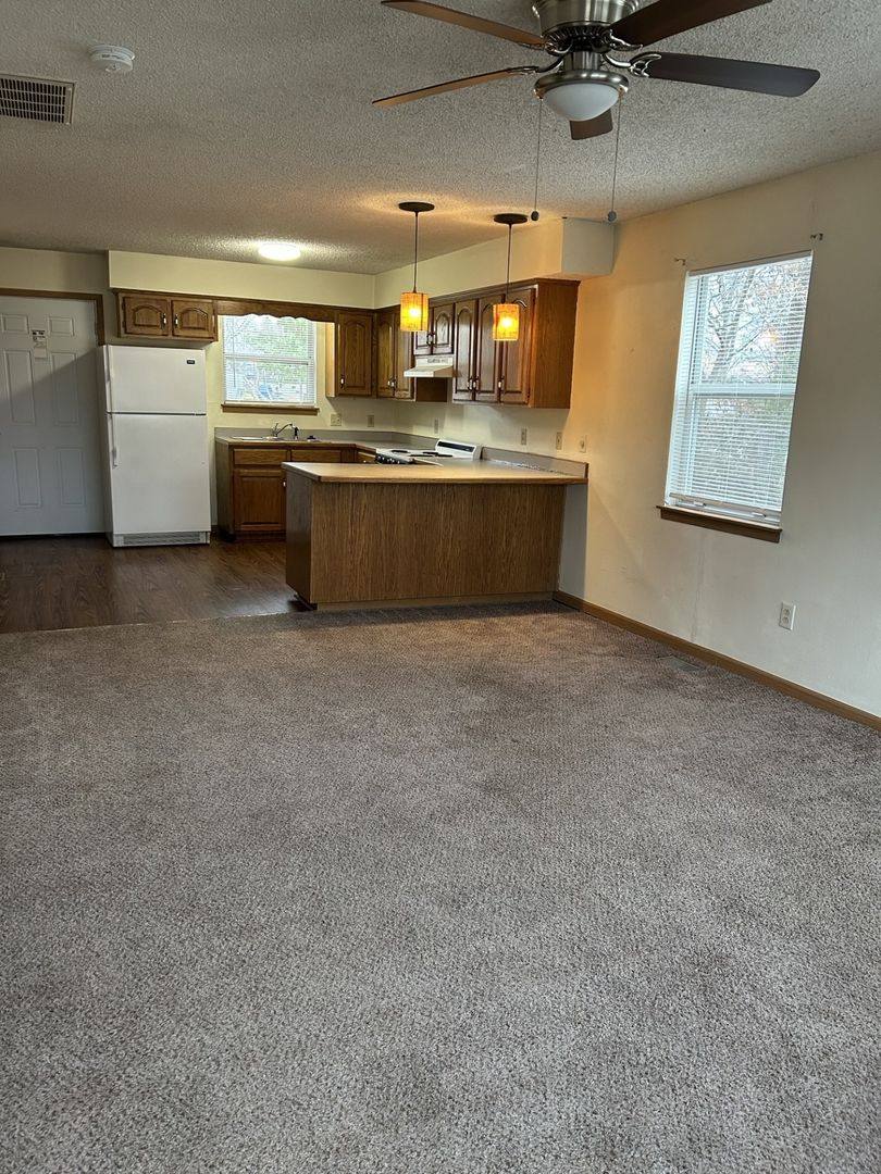 Apartment for rent at 810 E Jackson, Pittsburg, KS 66762