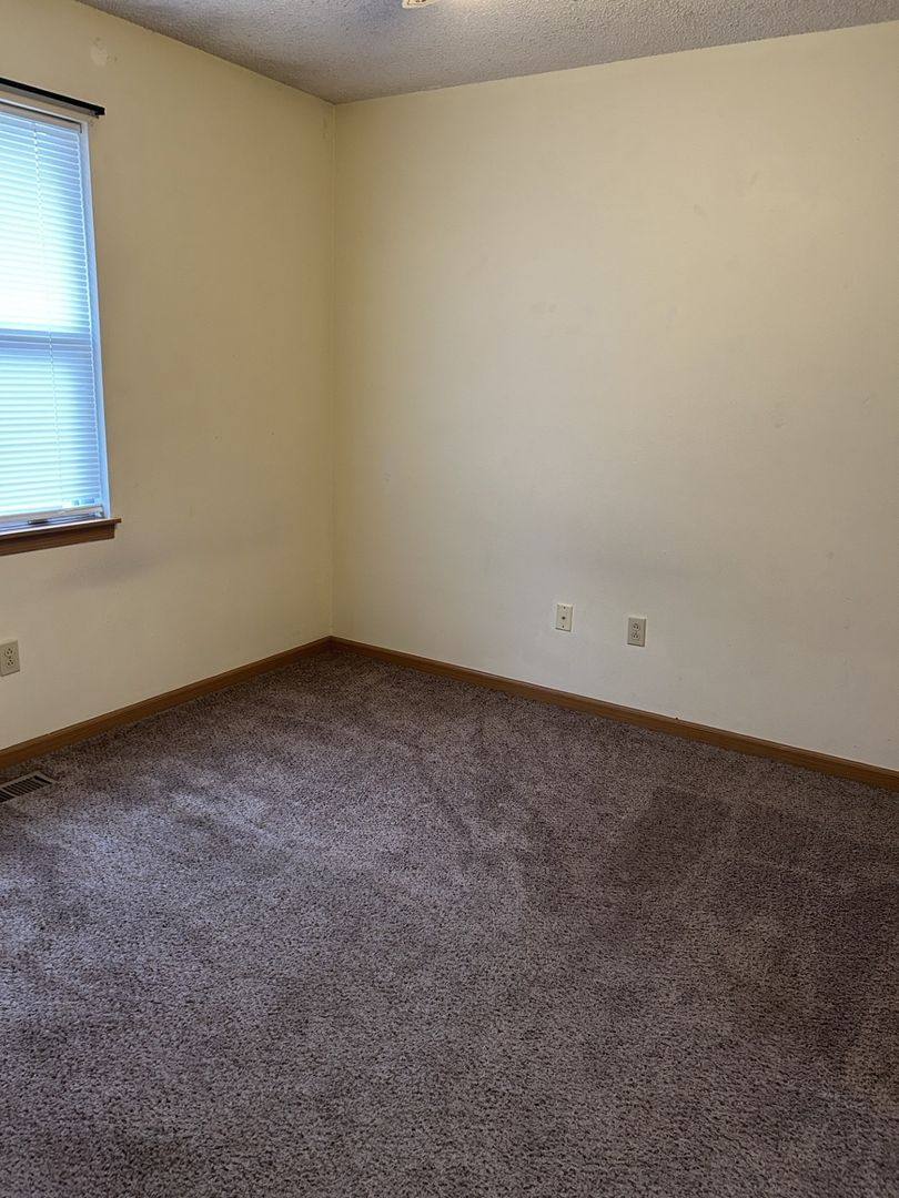 Apartment for rent at 810 E Jackson, Pittsburg, KS 66762