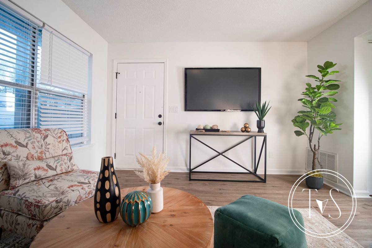 Apartment for rent at 4509-4511 Old Louisville Rd, Savannah, GA 31408