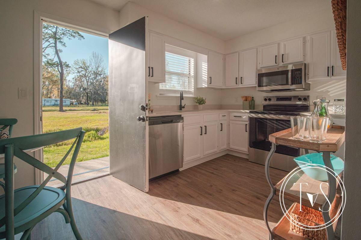 Apartment for rent at 4509-4511 Old Louisville Rd, Savannah, GA 31408