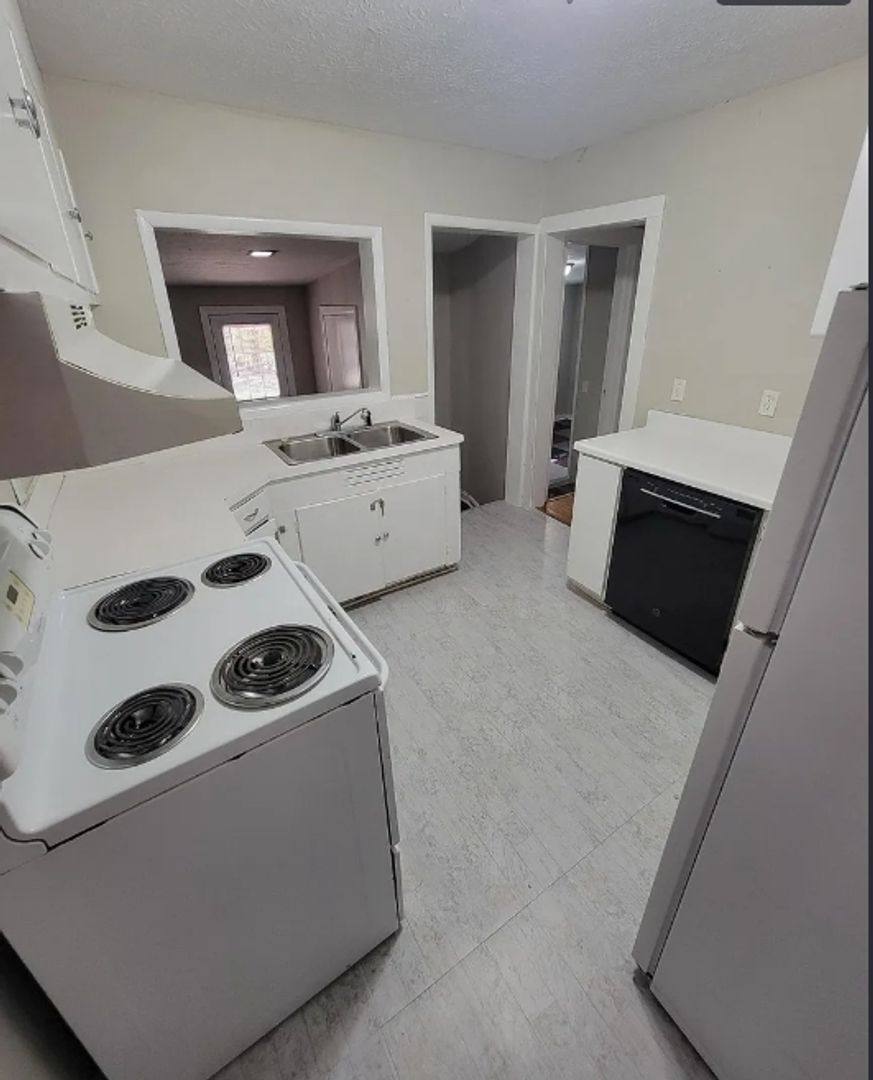 House for rent at 825 Kirkwood Ave, Anniston, AL 36207