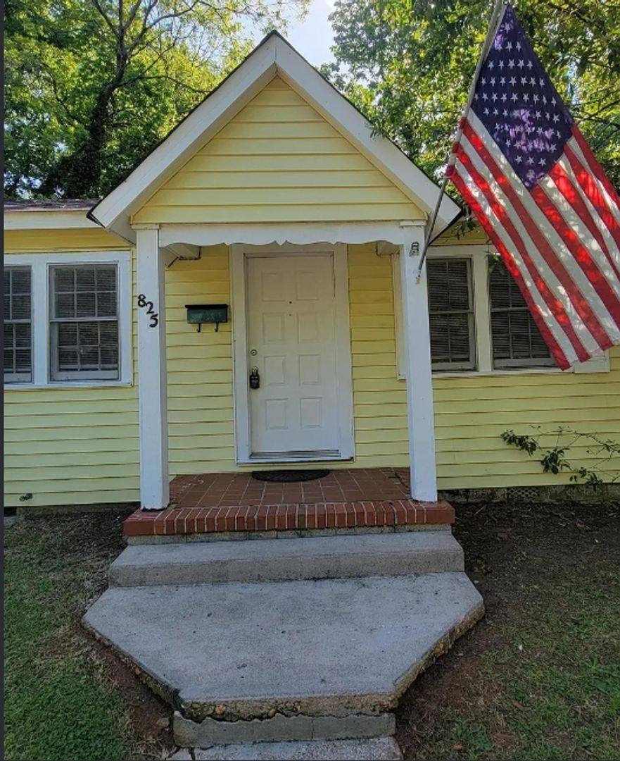 House for rent at 825 Kirkwood Ave, Anniston, AL 36207