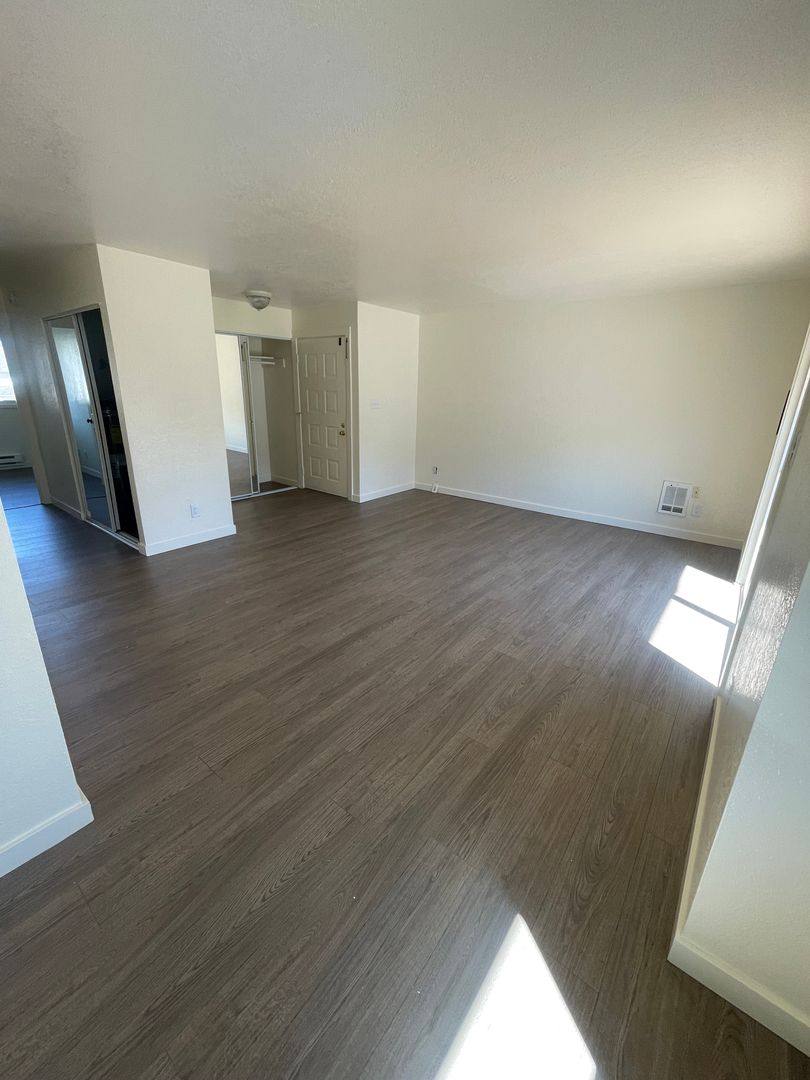 Apartment for rent at 419 Queen Ave, Hoquiam, WA 98550