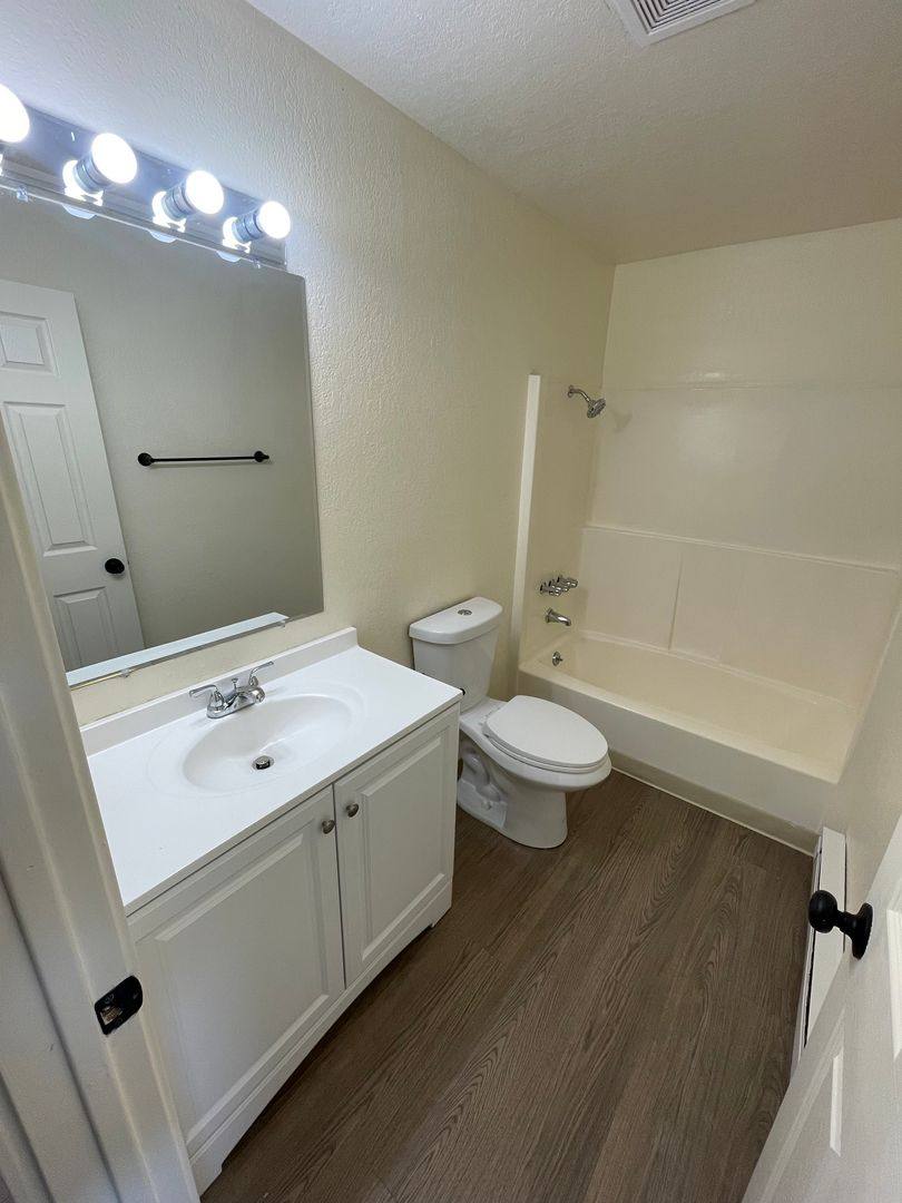 Apartment for rent at 419 Queen Ave, Hoquiam, WA 98550