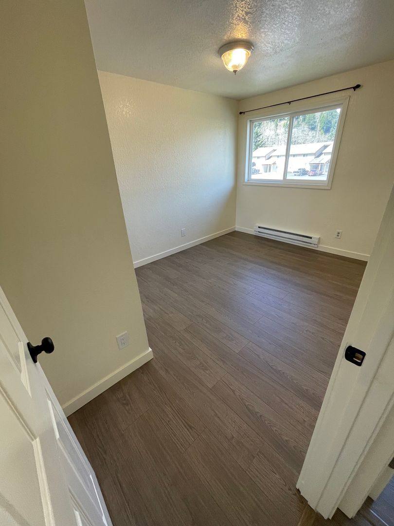 Apartment for rent at 419 Queen Ave, Hoquiam, WA 98550