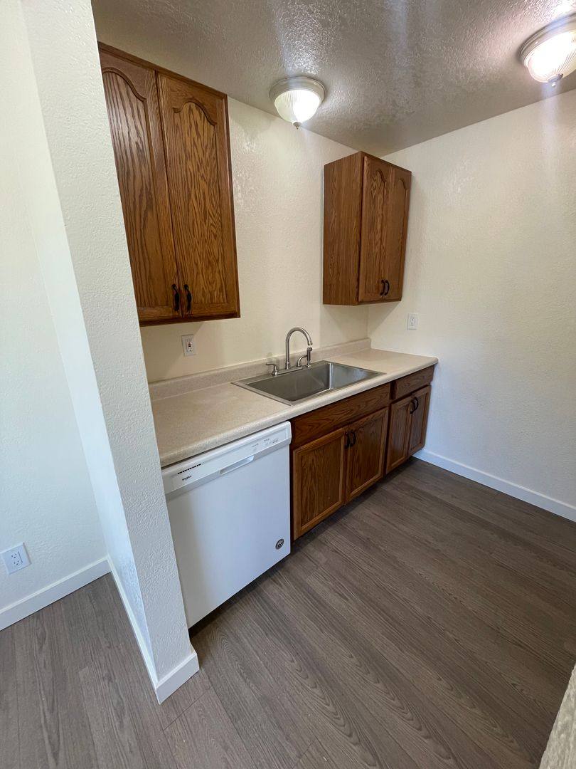 Apartment for rent at 419 Queen Ave, Hoquiam, WA 98550