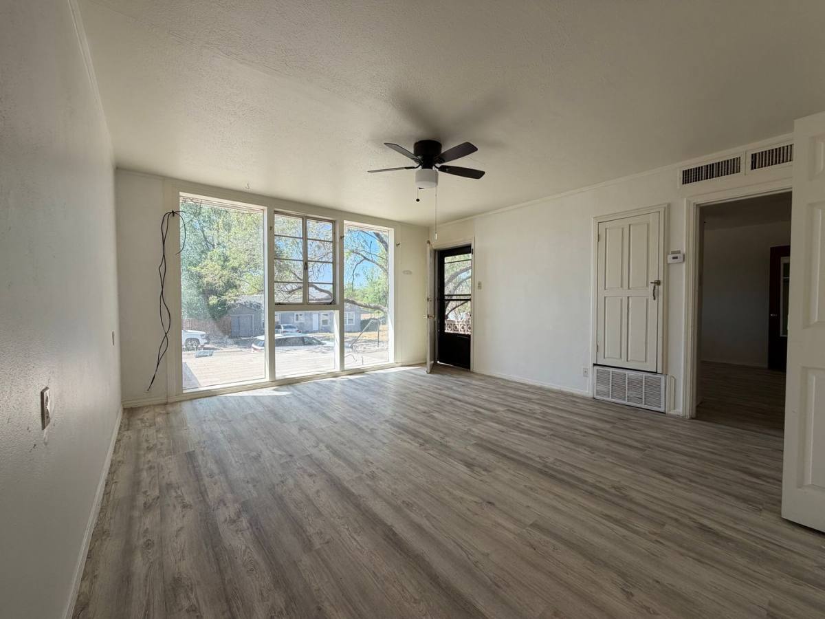 House for rent at 609 W 11th St, Roswell, NM 88201