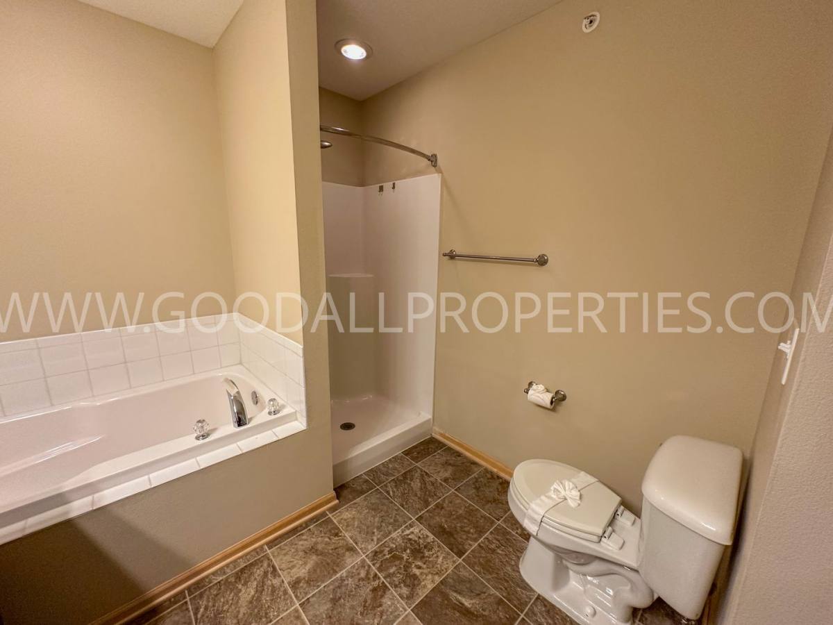Townhouse for rent at 8583 Rock Dr, West Des Moines, IA 50266