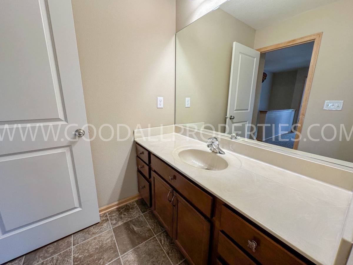 Townhouse for rent at 8583 Rock Dr, West Des Moines, IA 50266