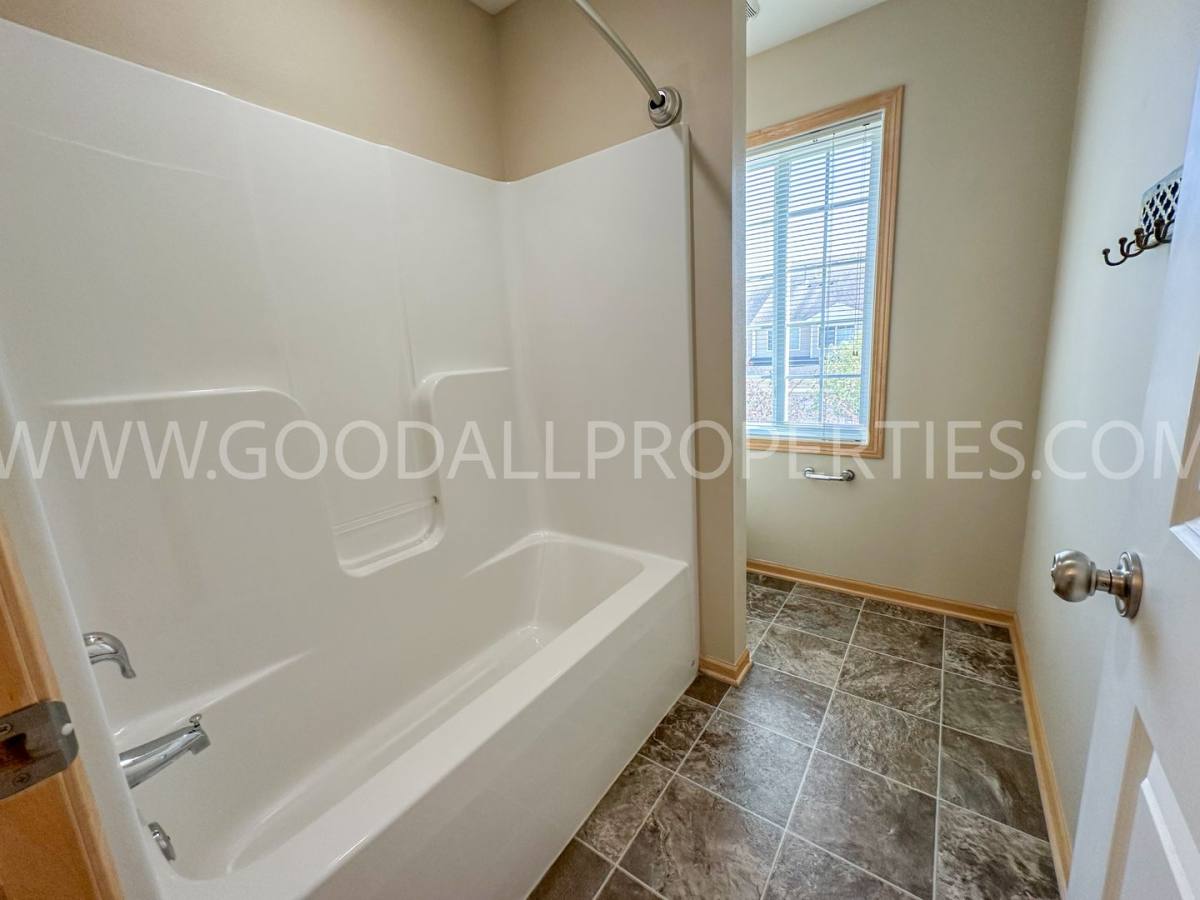 Townhouse for rent at 8583 Rock Dr, West Des Moines, IA 50266