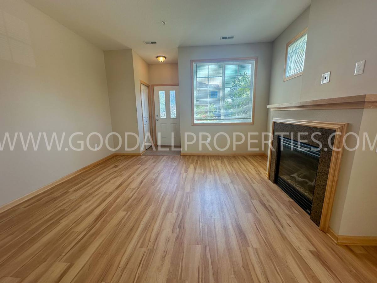 Townhouse for rent at 8583 Rock Dr, West Des Moines, IA 50266