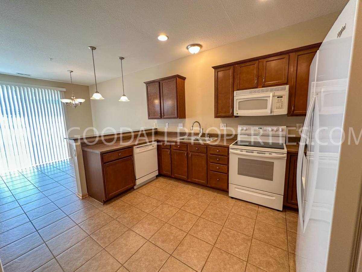 Townhouse for rent at 8583 Rock Dr, West Des Moines, IA 50266
