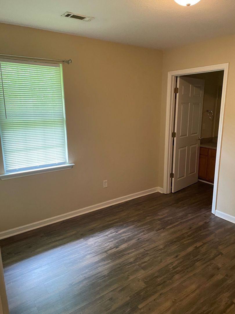 Apartment for rent at 668 Gardner Dr SE, Jacksonville, AL 36265