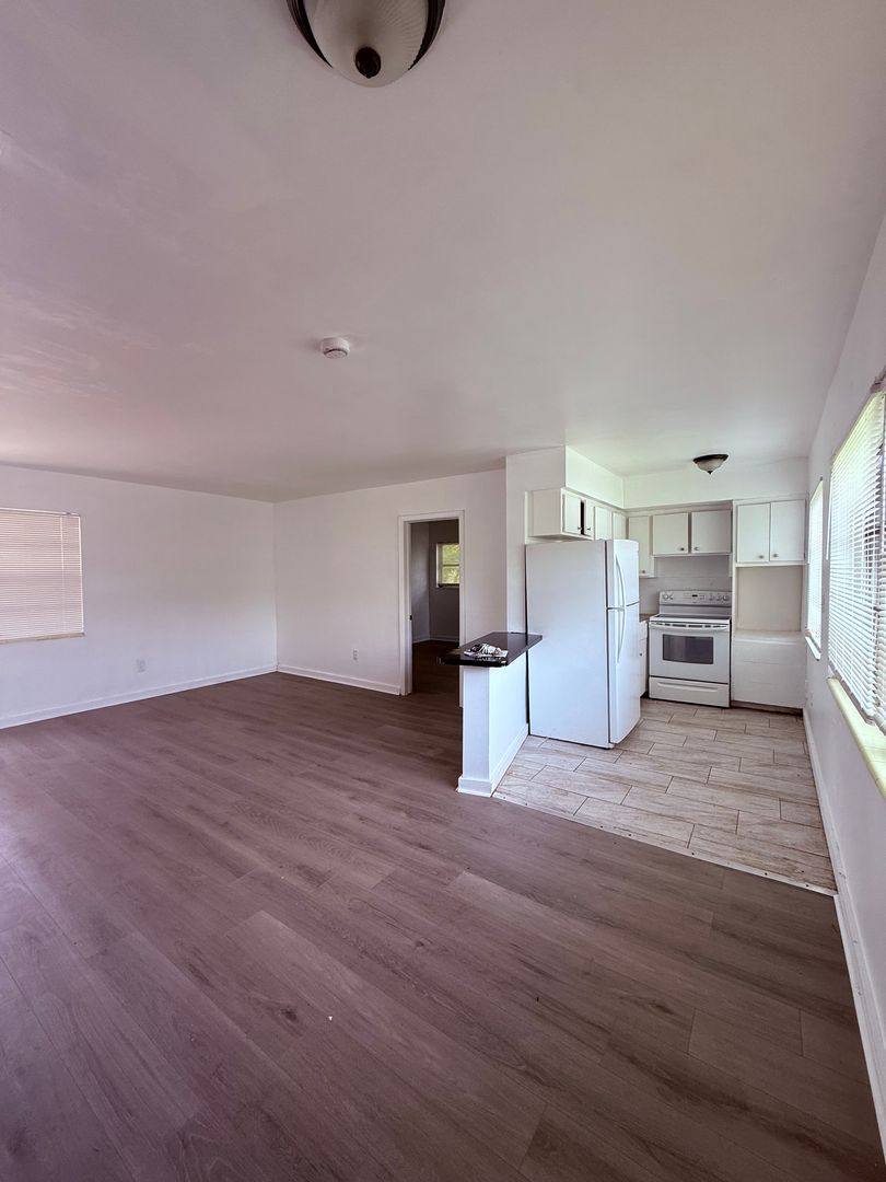 Apartment for rent at 17031 NE 21st Ave, Miami, FL 33162