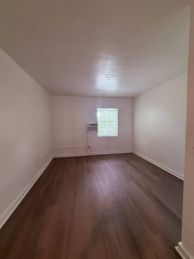 Apartment for rent at 17031 NE 21st Ave, Miami, FL 33162