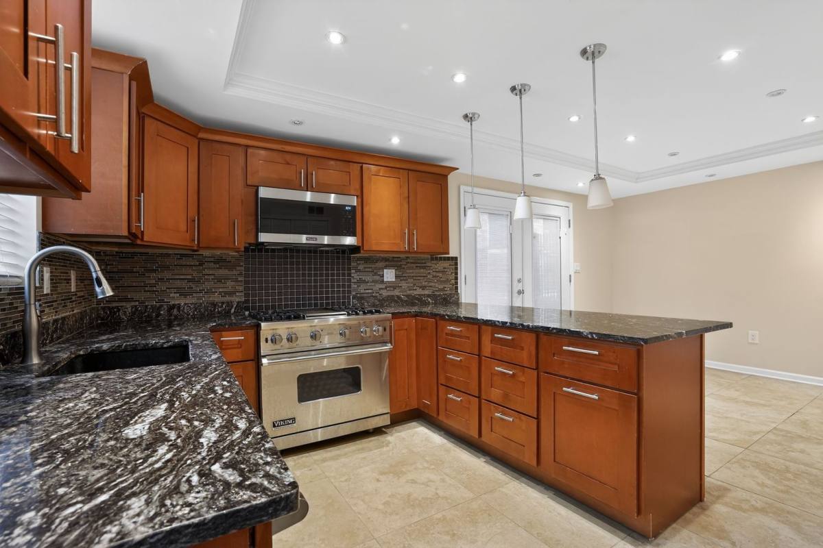 Condo for rent at 226 N Patrick St, Alexandria, VA 22314