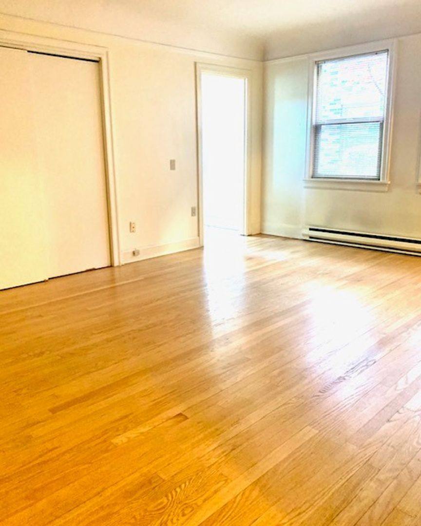 Apartment for rent at 712 3rd Ave W, Seattle, WA 98119