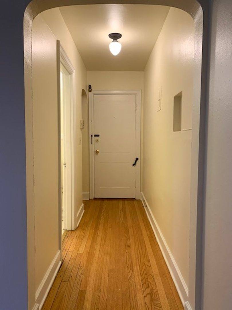 Apartment for rent at 712 3rd Ave W, Seattle, WA 98119