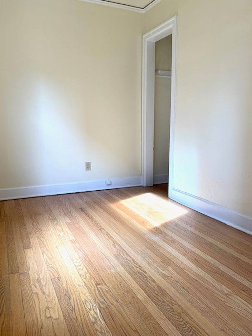 Apartment for rent at 712 3rd Ave W, Seattle, WA 98119