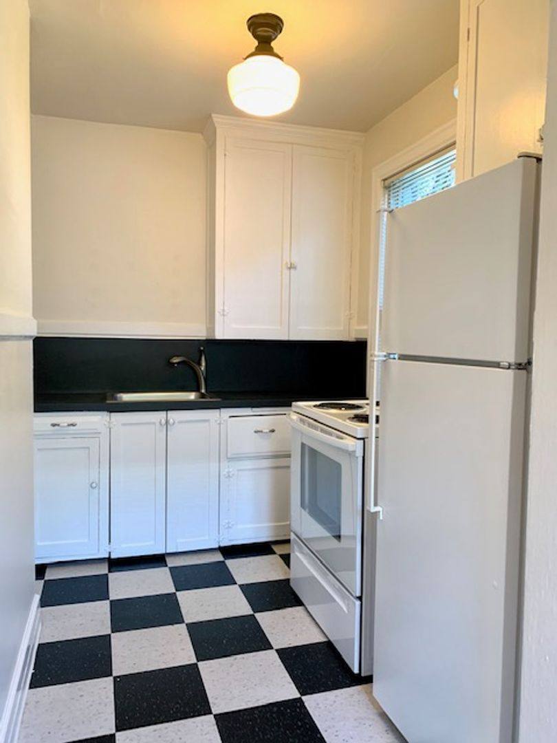Apartment for rent at 712 3rd Ave W, Seattle, WA 98119
