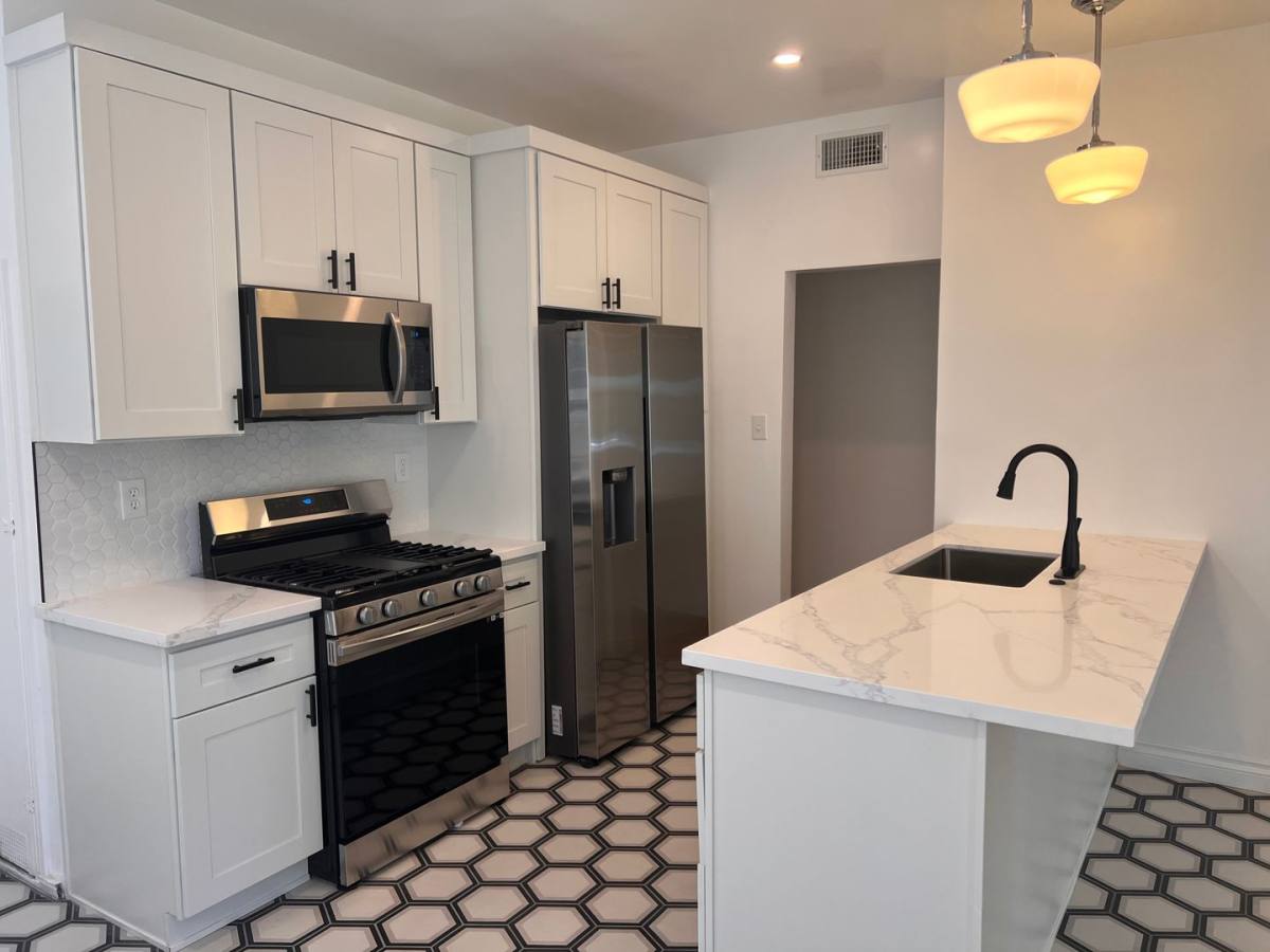 741 S Mansfield Ave, Los Angeles, CA 90036 - Apartment for Rent