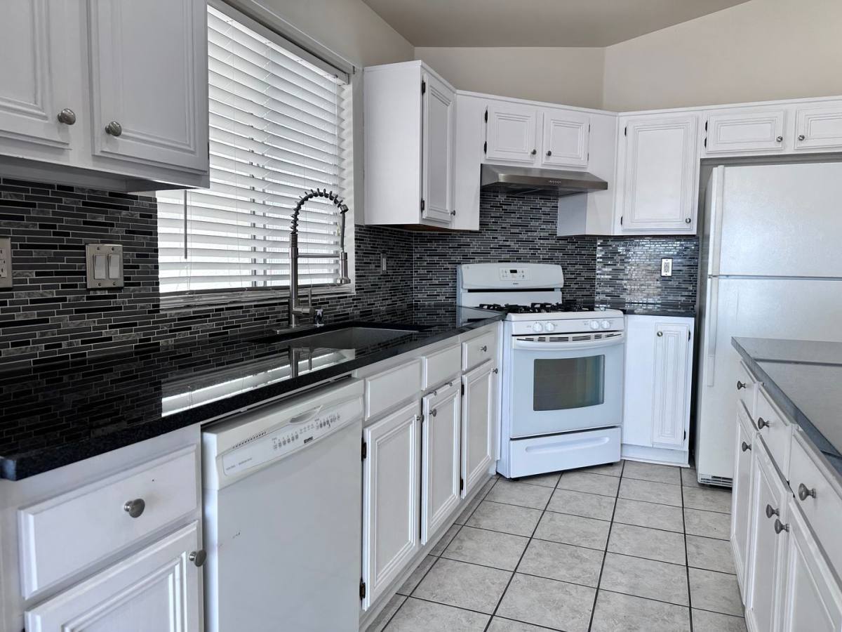 House for rent at 1098 Havenworth Ave, Las Vegas, NV 89123