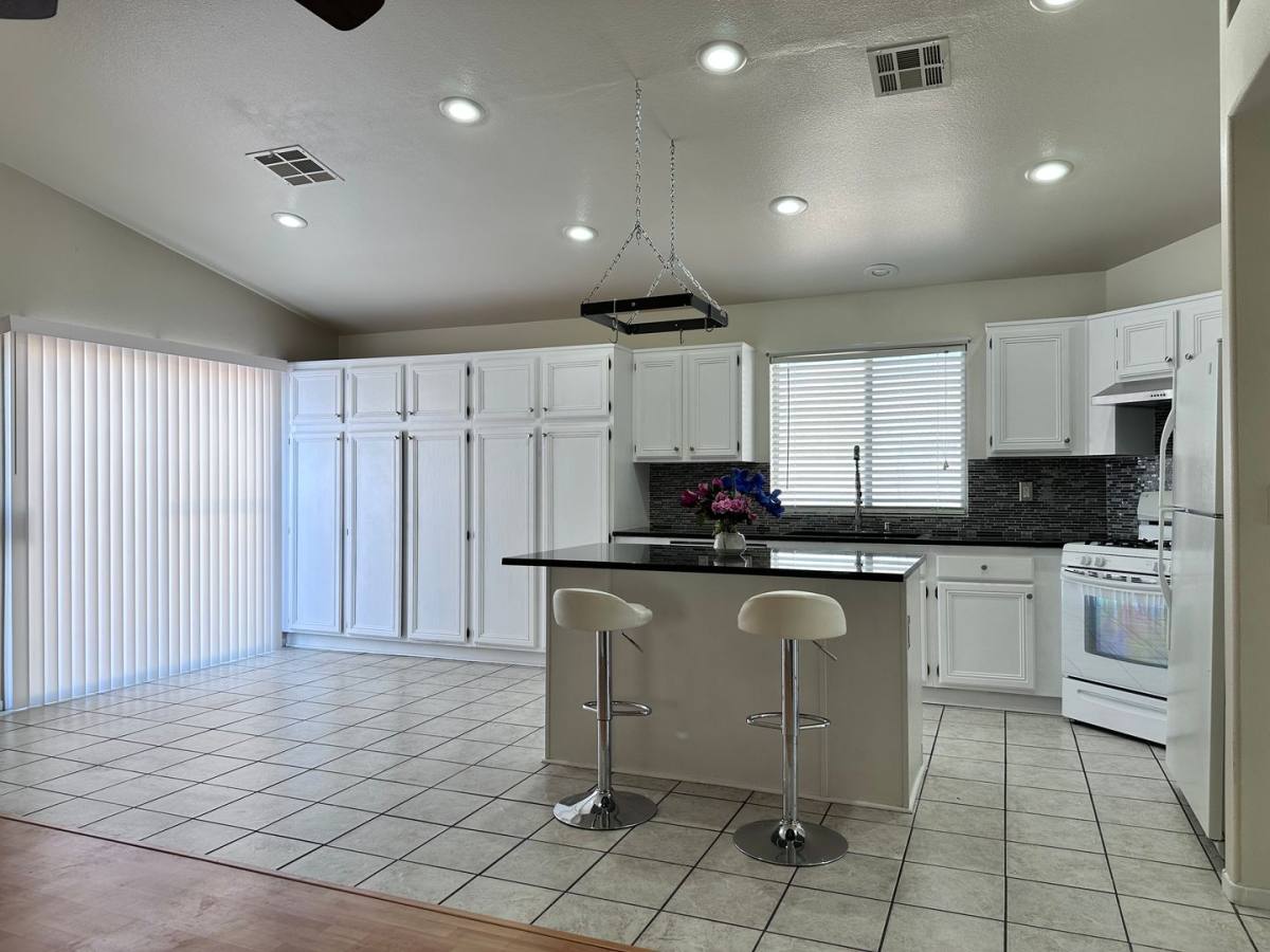 House for rent at 1098 Havenworth Ave, Las Vegas, NV 89123