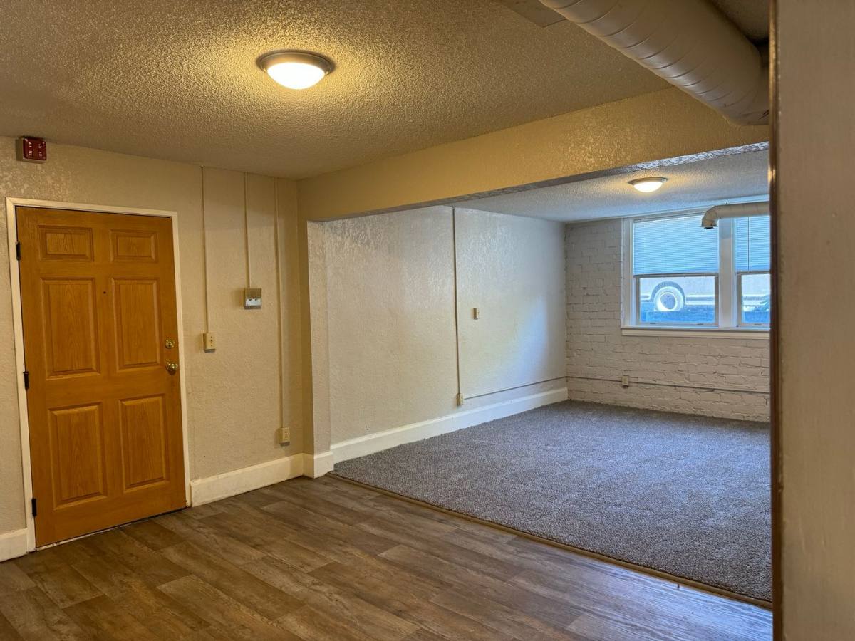 Apartment for rent at 3519 University Ave, Des Moines, IA 50311