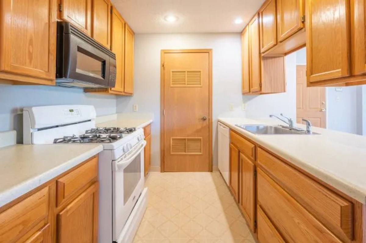 Apartment for rent at 3519 University Ave, Des Moines, IA 50311