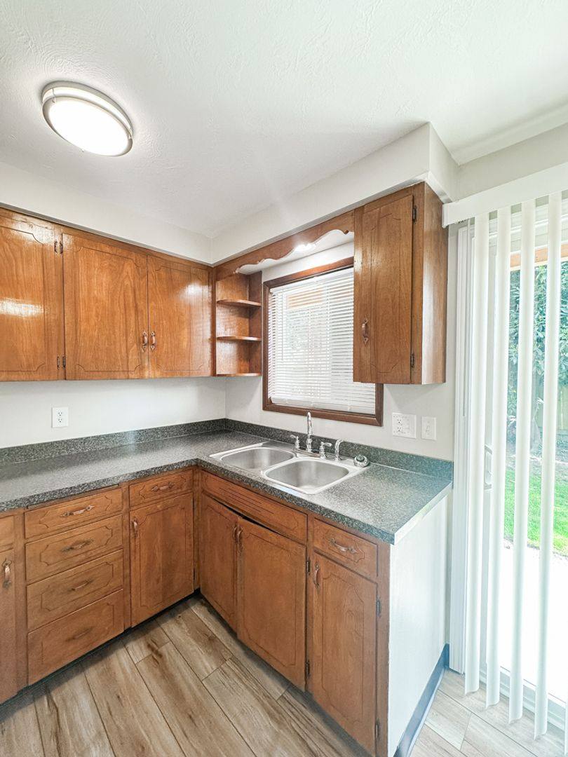 Apartment for rent at 2392 NE Edgewood Ave, Salem, OR 97301