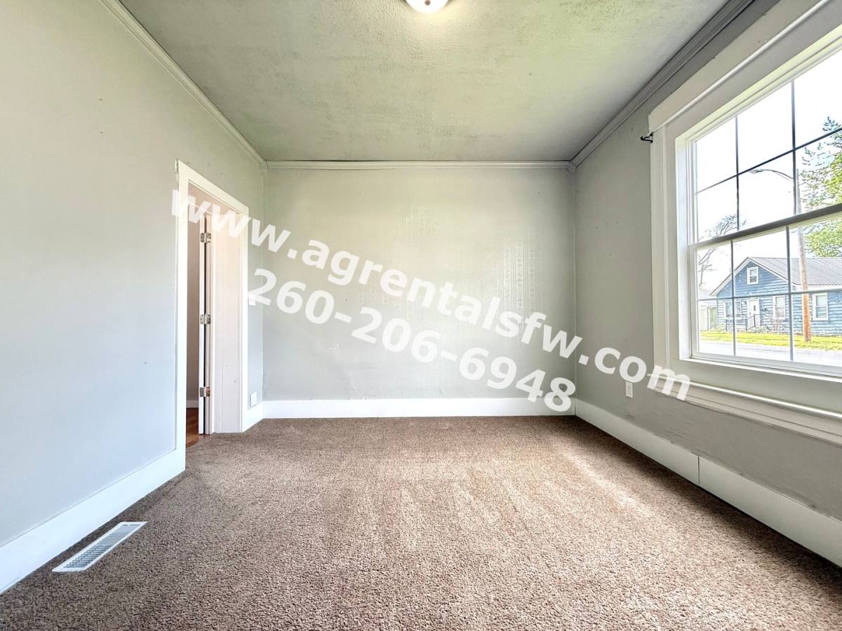 Apartment for rent at 1915 Ellen Ave, Fort Wayne, IN 46808