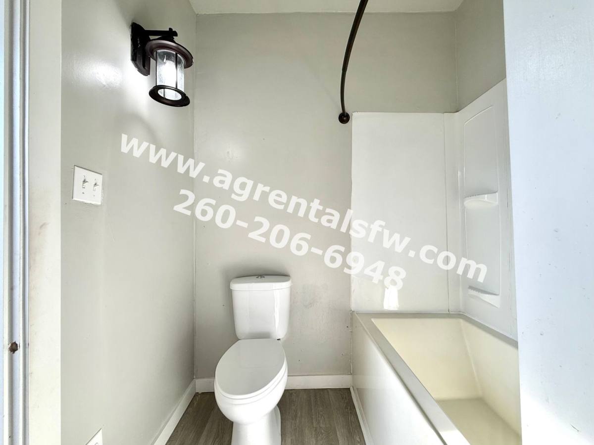 Apartment for rent at 1915 Ellen Ave, Fort Wayne, IN 46808
