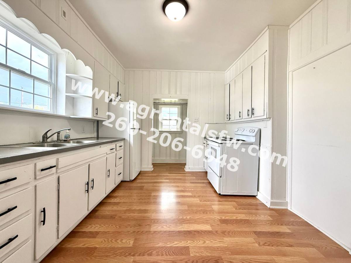 Apartment for rent at 1915 Ellen Ave, Fort Wayne, IN 46808