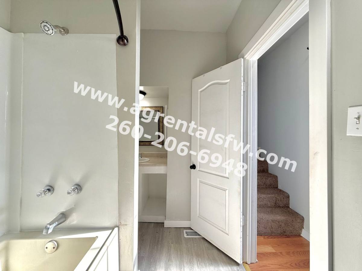 Apartment for rent at 1915 Ellen Ave, Fort Wayne, IN 46808