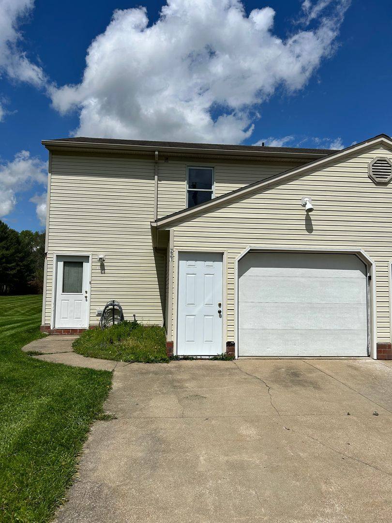 House for rent at 221 Coulter St, Creston, OH 44217