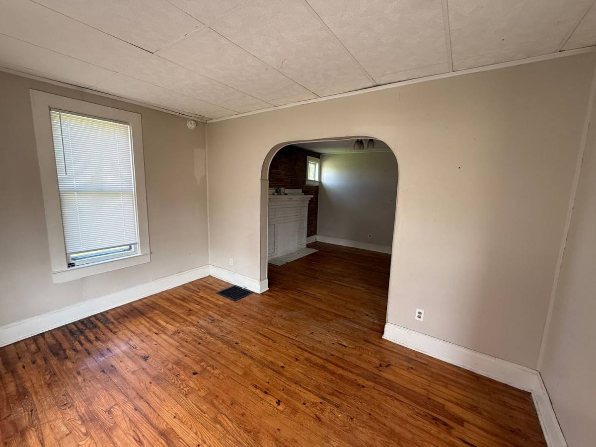 House for rent at 17 Poplar Ave, Newark, OH 43055