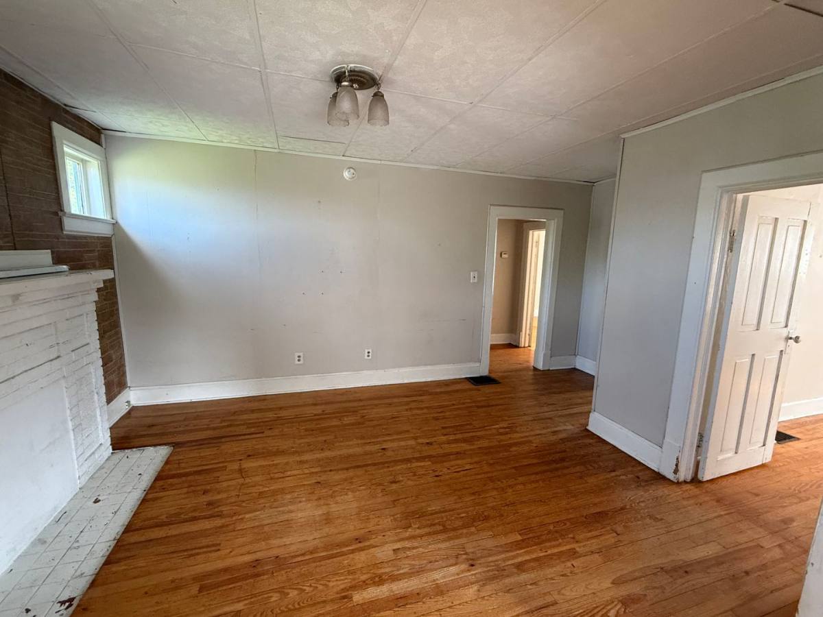 House for rent at 17 Poplar Ave, Newark, OH 43055
