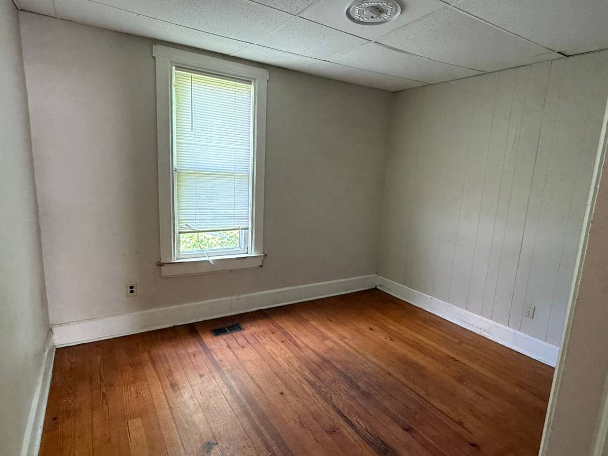 House for rent at 17 Poplar Ave, Newark, OH 43055