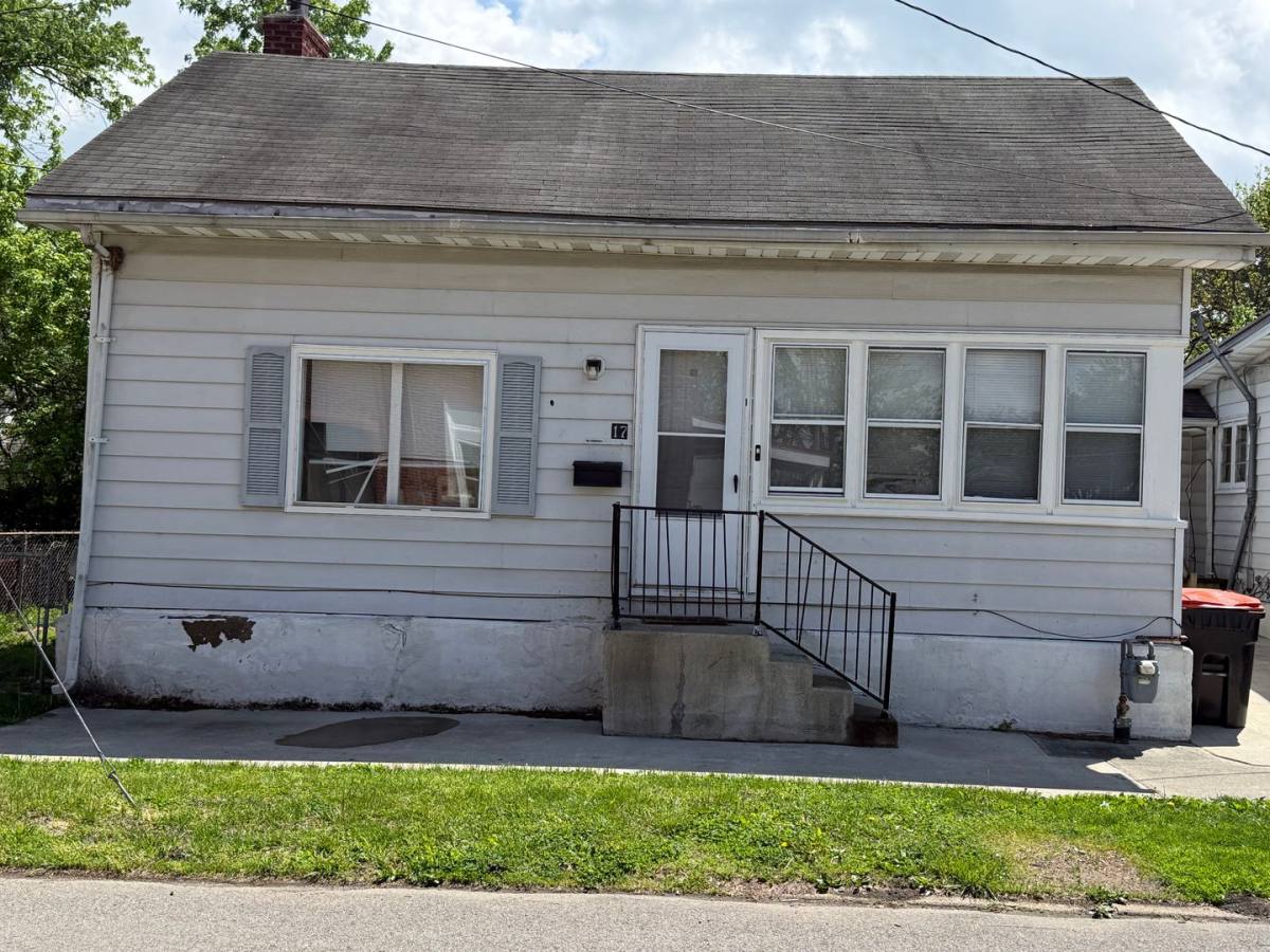 House for rent at 17 Poplar Ave, Newark, OH 43055