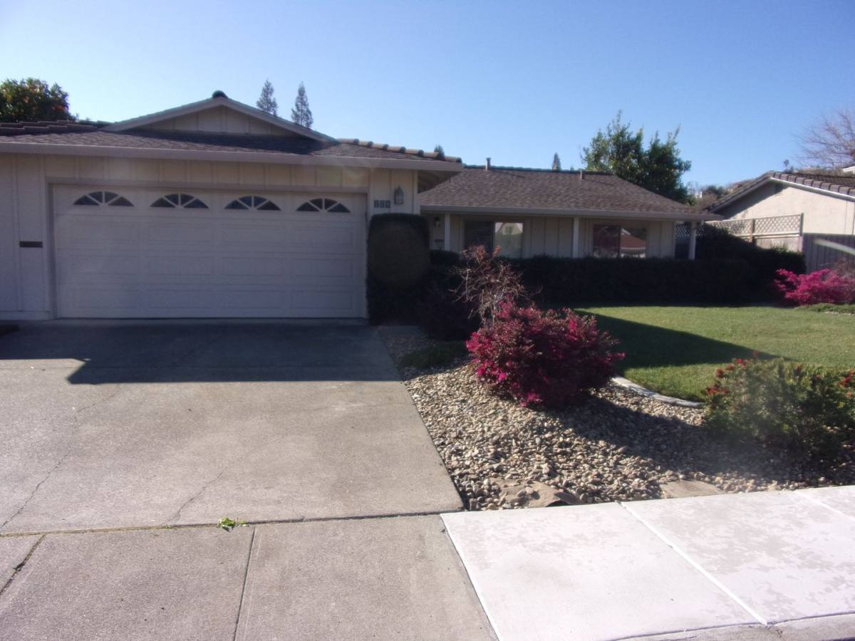 House for rent at 718 Linwood St, Vacaville, CA 95688