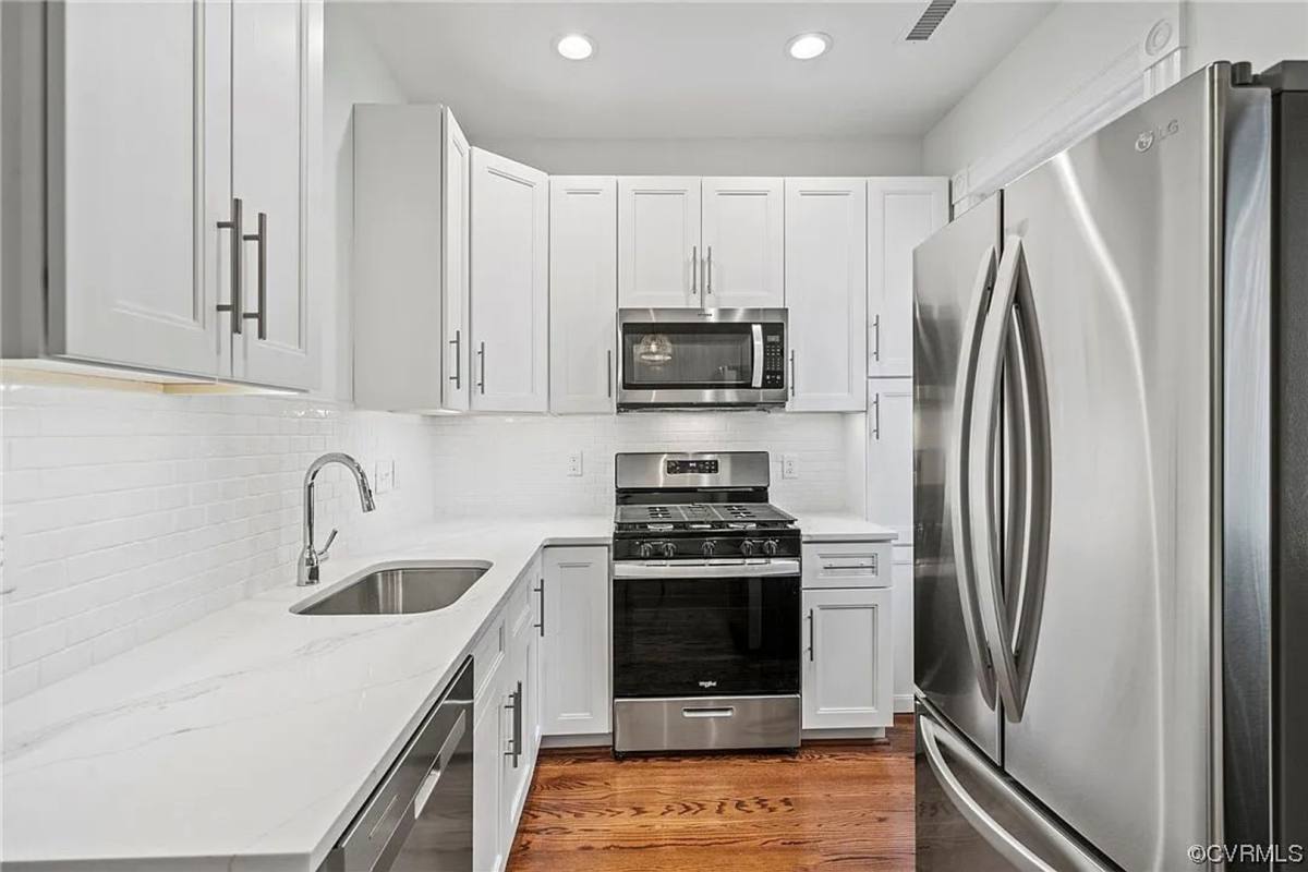 Apartment for rent at 102 N Harvie St, Richmond, VA 23220