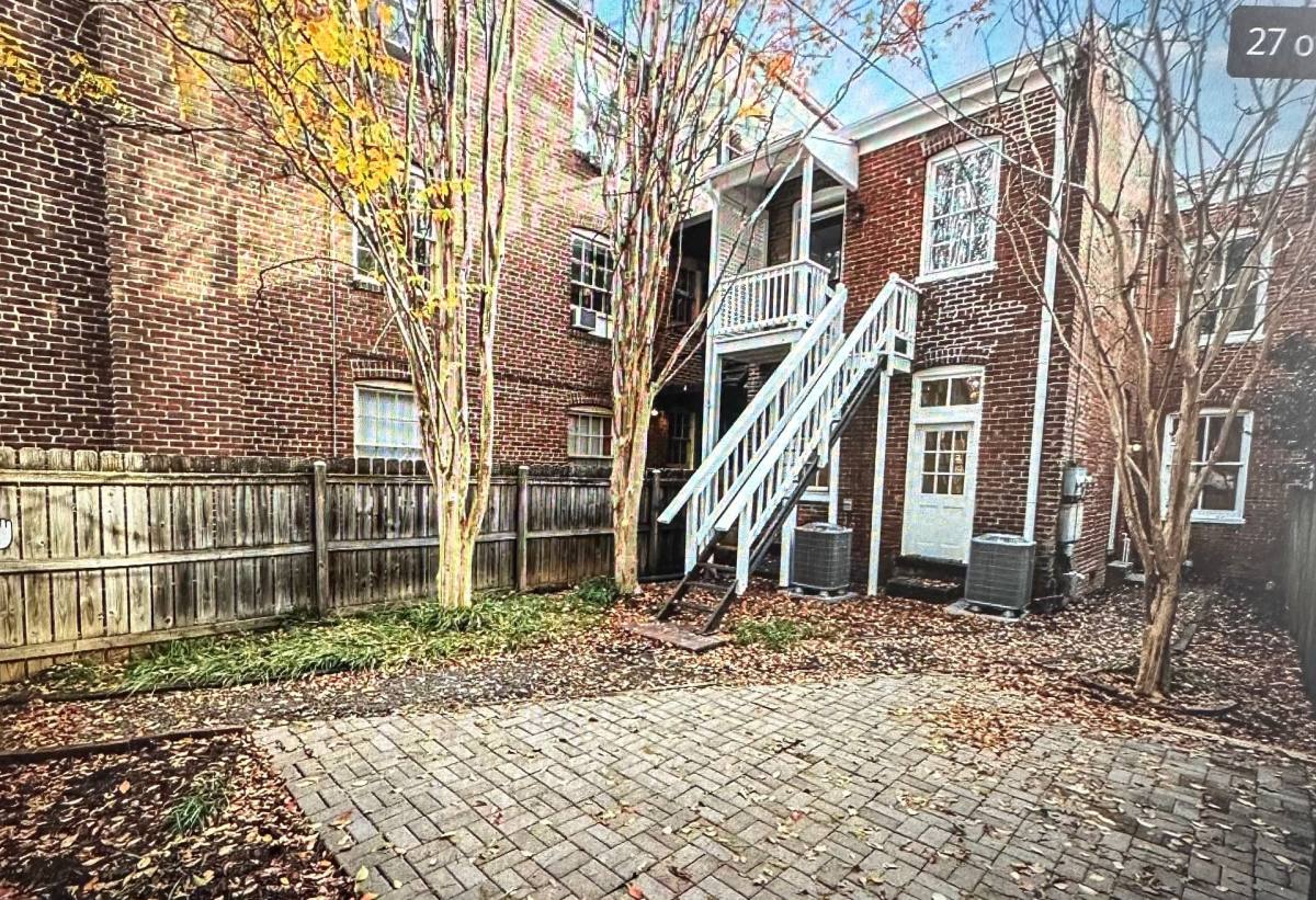 Apartment for rent at 102 N Harvie St, Richmond, VA 23220