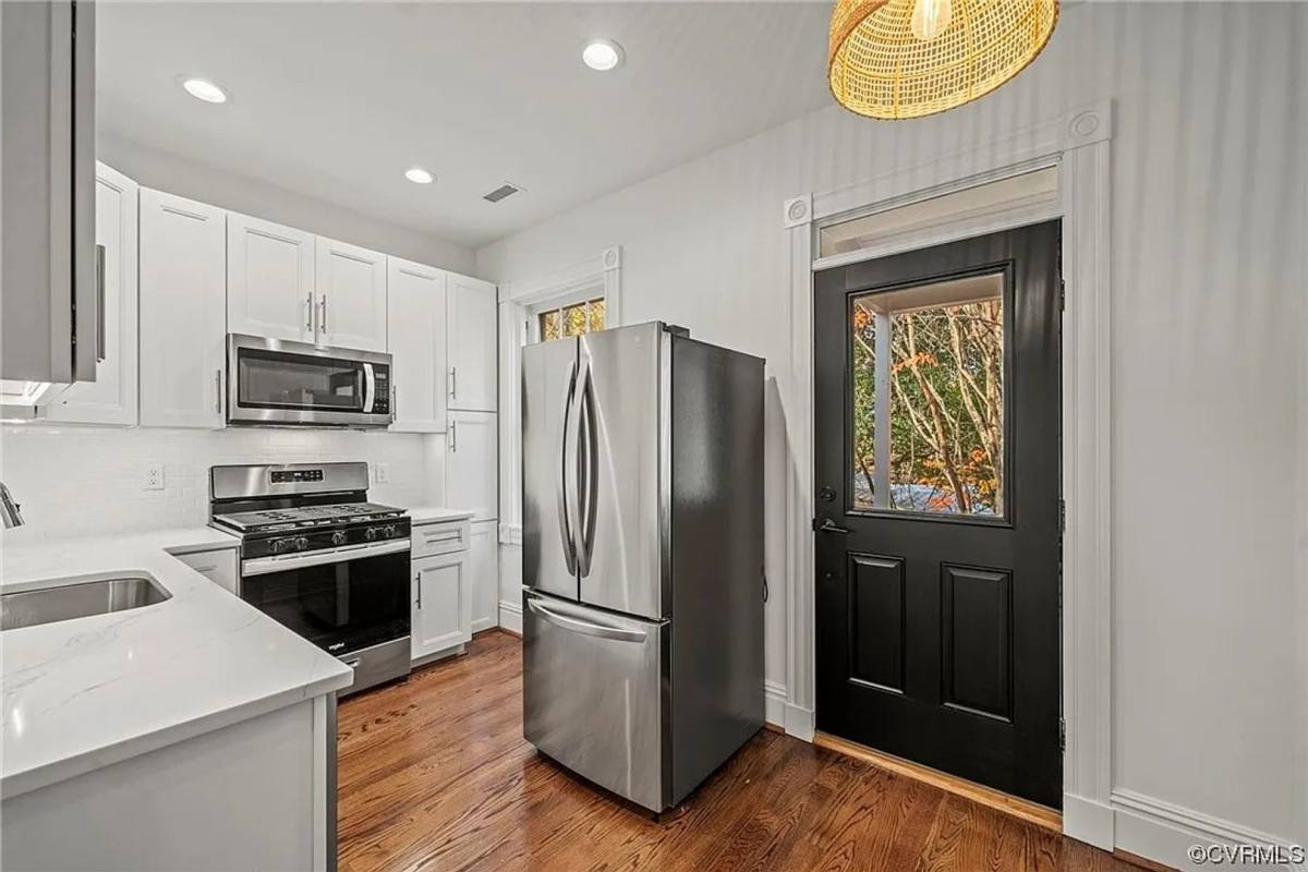 Apartment for rent at 102 N Harvie St, Richmond, VA 23220