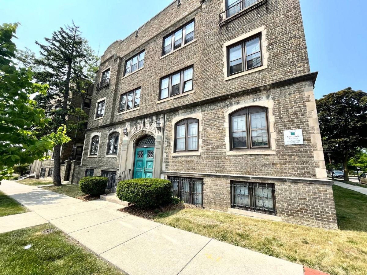 Apartment for rent at 1428 E Capitol Dr, Milwaukee, WI 53211